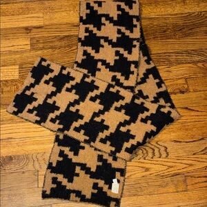 Black and Tan Houndstooth Scarf